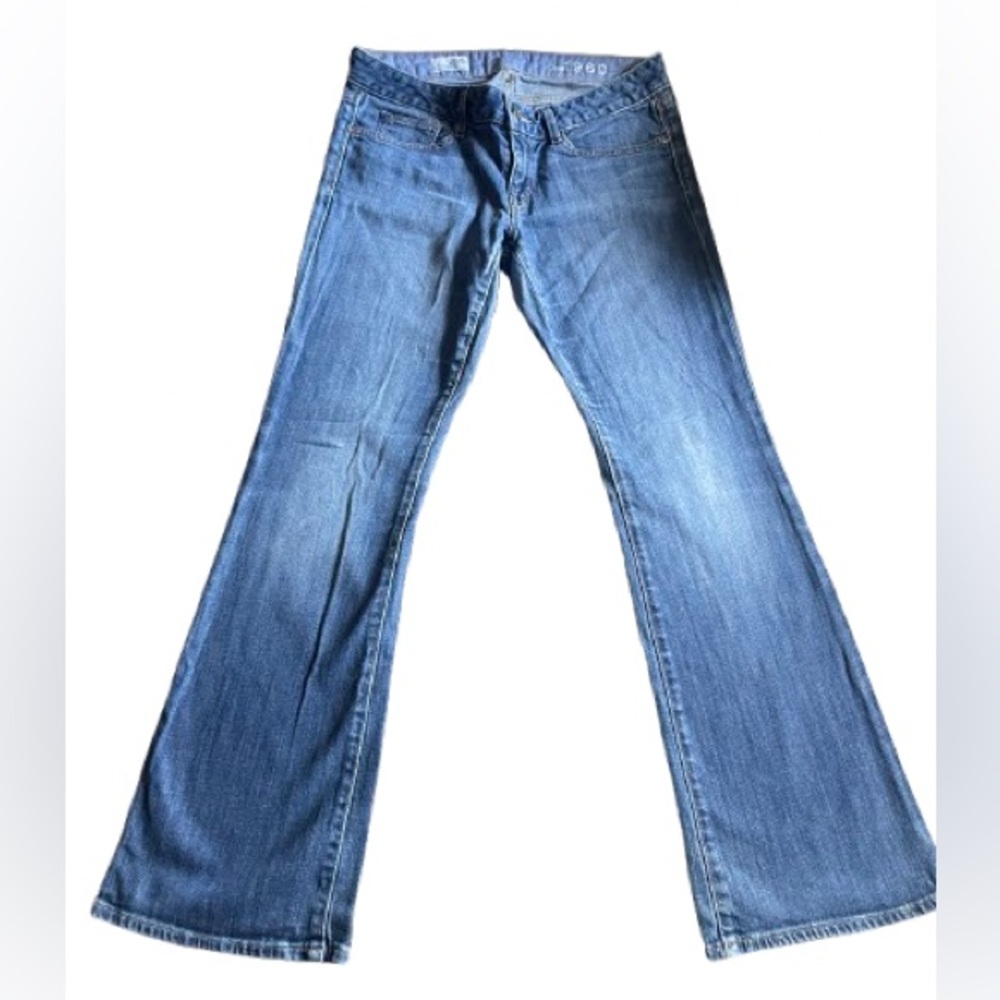 EUC GAP WOMEN’S SIZE 6 FLARE JEANS